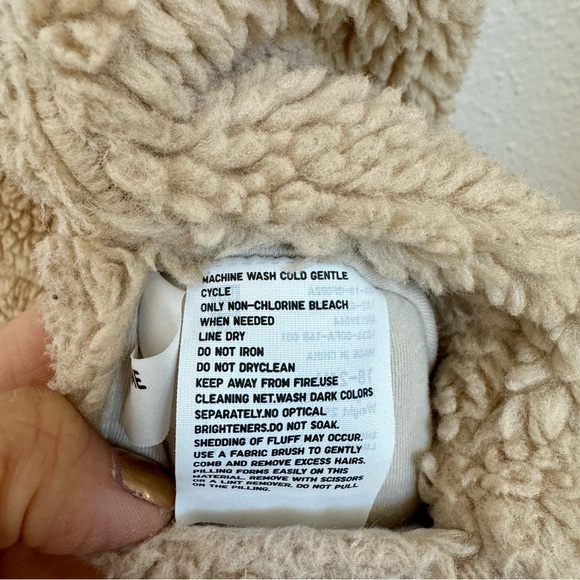 Uniqlo Baby Reversible Teddy Sherpa Vest Beige - Picture 7 of 7